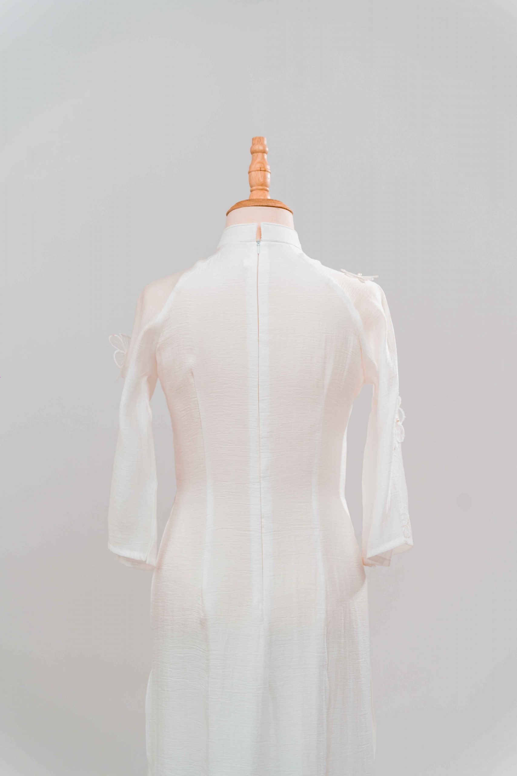 tlpc ao dai105259 áo dài bưng quả nữ màu trắng vải tơ, đính hoa